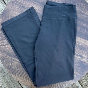 The perfect Nike wide leg athletic pants!!